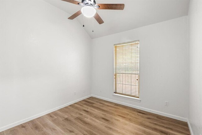 Building Photo - 1802 Ramona Cir