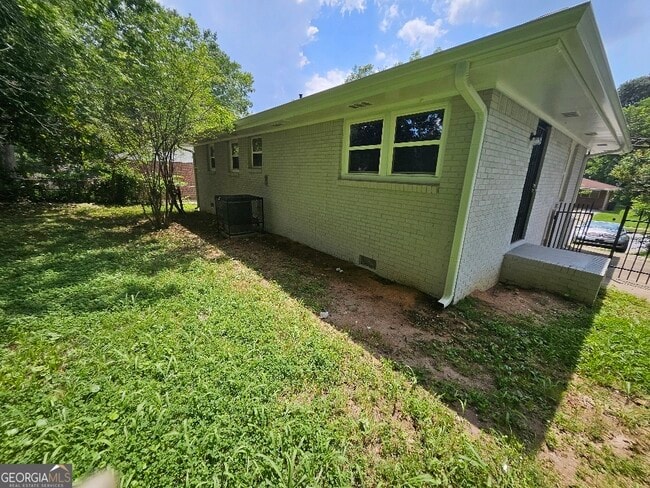 Building Photo - 2934 Harris St
