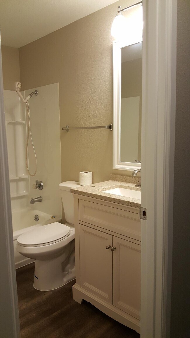 Building Photo - Cedarcrest Apart - 3