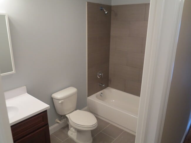 Building Photo - 14 Summit St