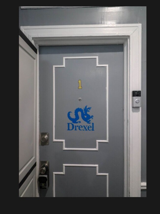 Building Photo - 47TH_1128