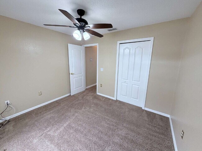 Building Photo - Charming 3BR/2BA Rental in Hillside Heights – South Lakeland