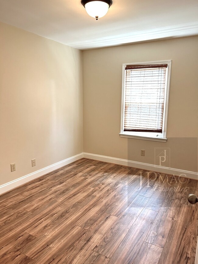 Building Photo - 126 Trailside Ln