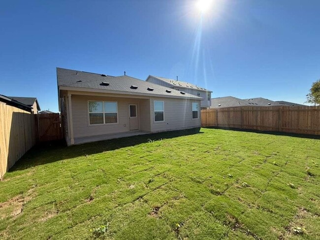 Building Photo - 569 Sormonne Lp