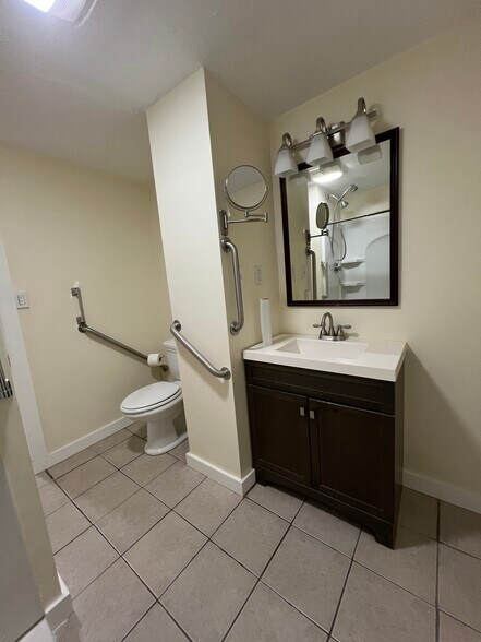 Building Photo - 18 Marion St