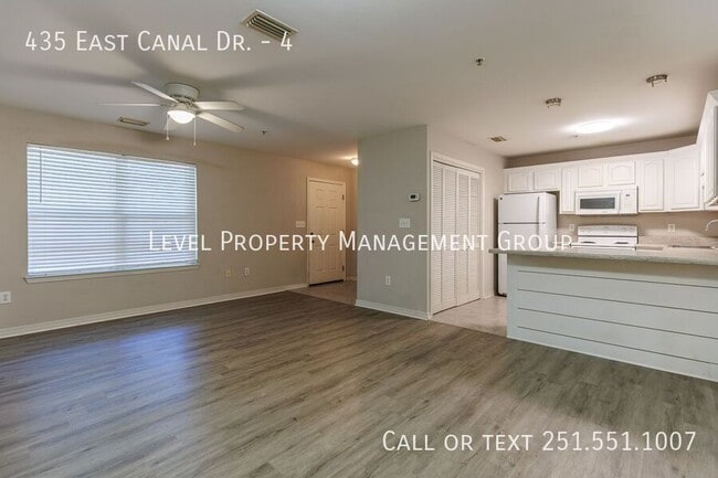 Building Photo - 435 E Canal Dr