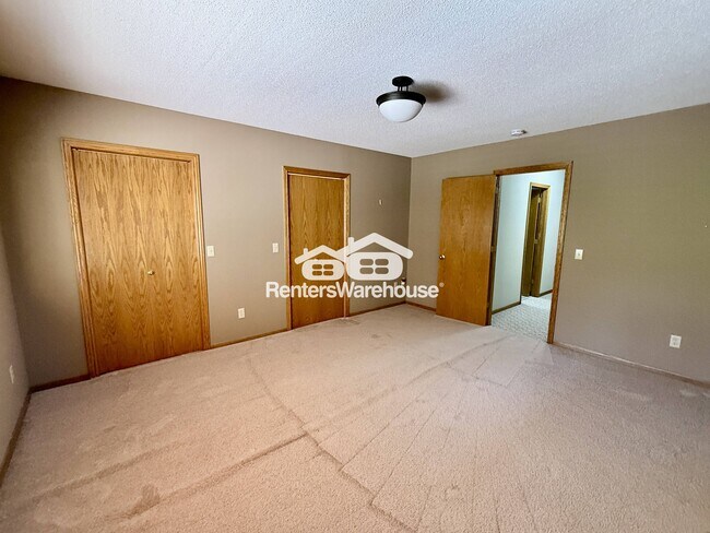 Building Photo - 10445 Fawns Way