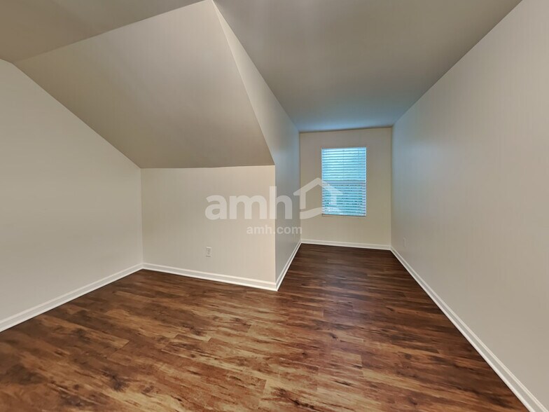 Building Photo - 4123 Oakstone Dr