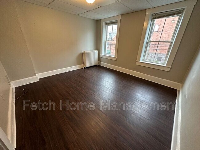Building Photo - 633 Manor St