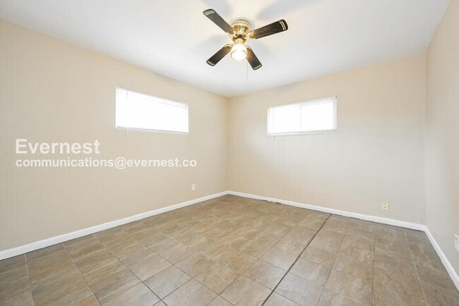 Building Photo - 706 Uvalda St