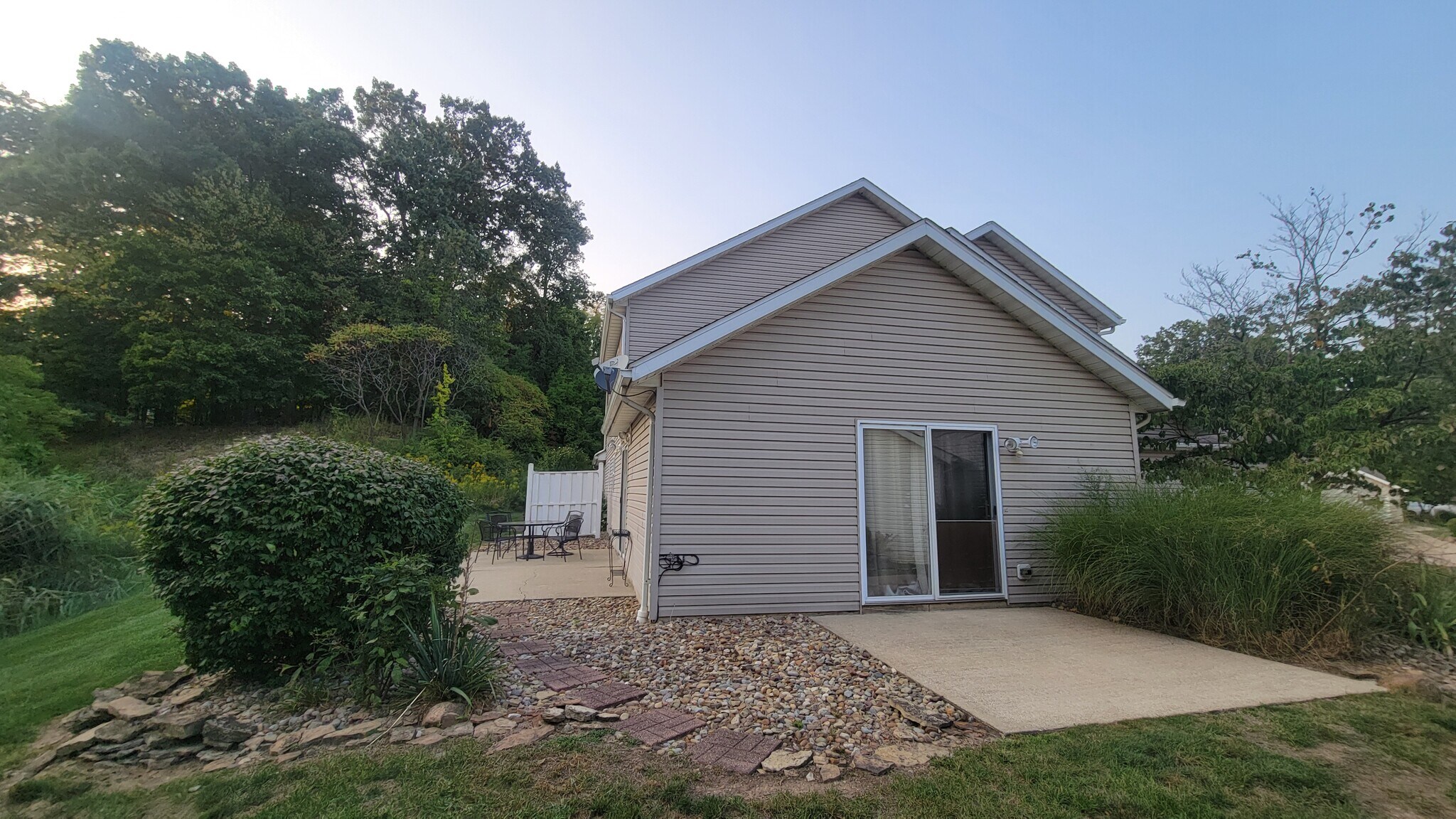 Building Photo - 615 Hilltop Ter