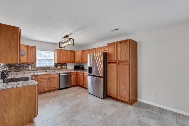 Building Photo - 204 Greenleaf Dr