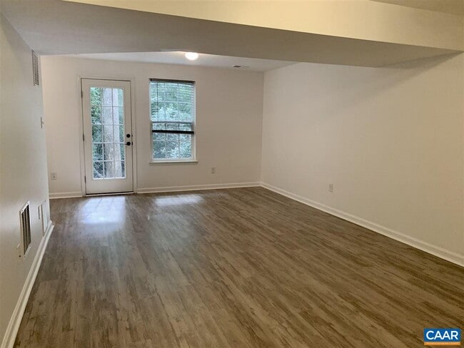 Building Photo - 836 Rockcreek Rd