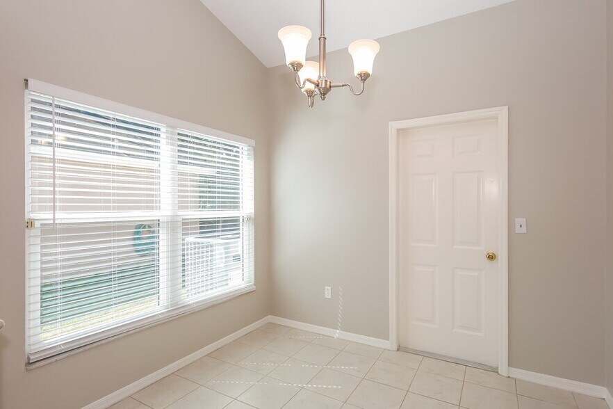 Building Photo - 2047 Sarah Louise Dr