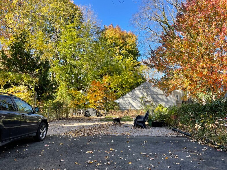 Building Photo - 52 Nash St