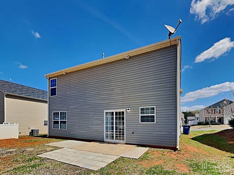 Building Photo - 131 Quail Springs Rd