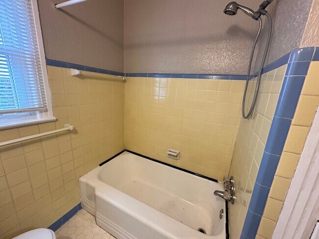 Building Photo - 2 Bed 1 bath NE OKC