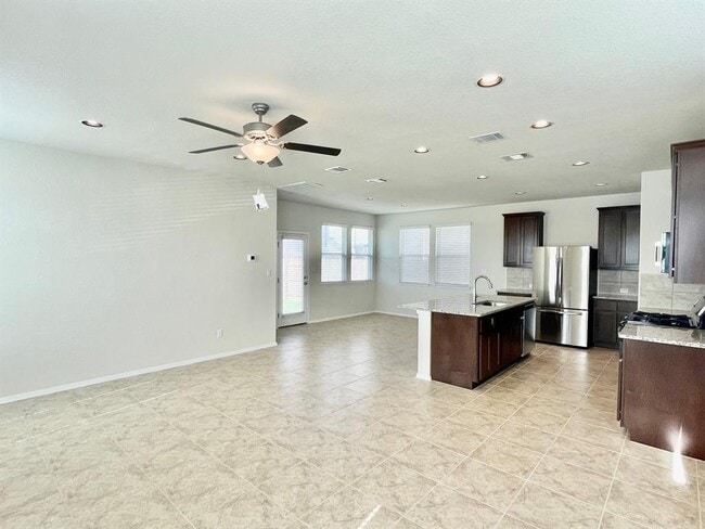 Building Photo - 111 Living Reef Dr