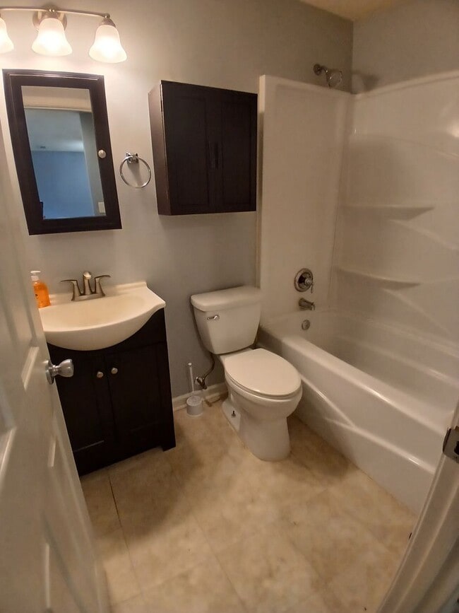 Building Photo - Clean 2BR/2BA Townhome in Garner Near White Oak & I-40