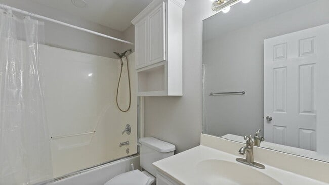 Building Photo - 905 SW Arrowhead Dr