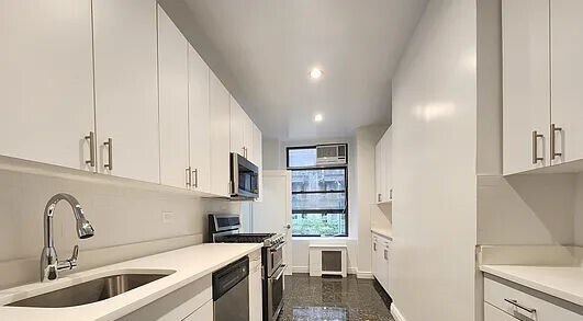 Building Photo - 200 West 58th Street