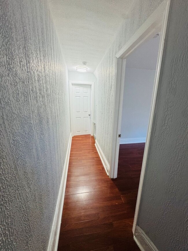 Building Photo - Newly Remodeled 2bd/1 House with Private R...