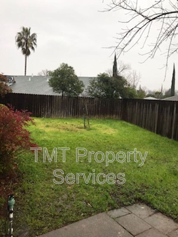 Building Photo - 6803 Trovita Way