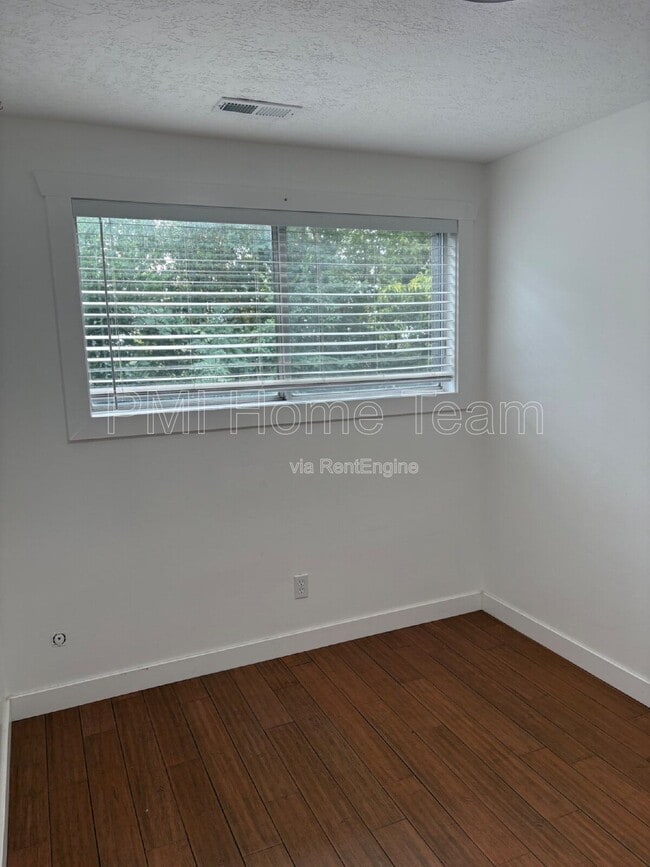 Building Photo - 953 N Compton Rd