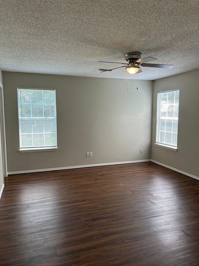Building Photo - 1474 Timberline Dr