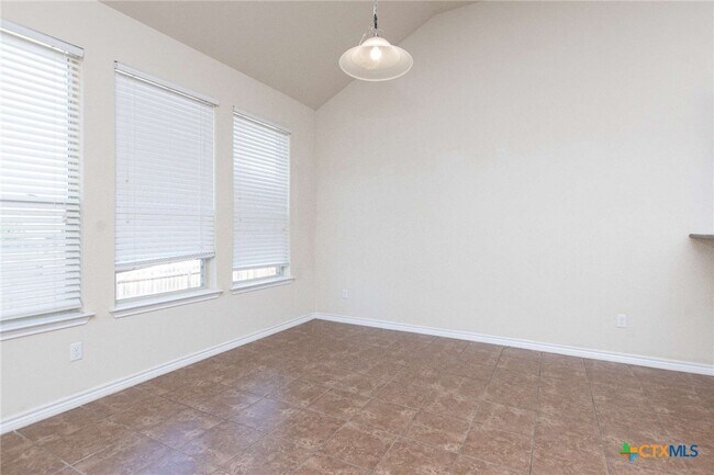 Building Photo - 3302 Vineyard Trail