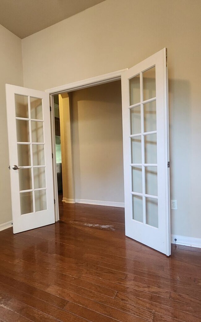Building Photo - A Must See Cobblefield Beauty!