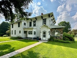 Building Photo - 336 Meadville St