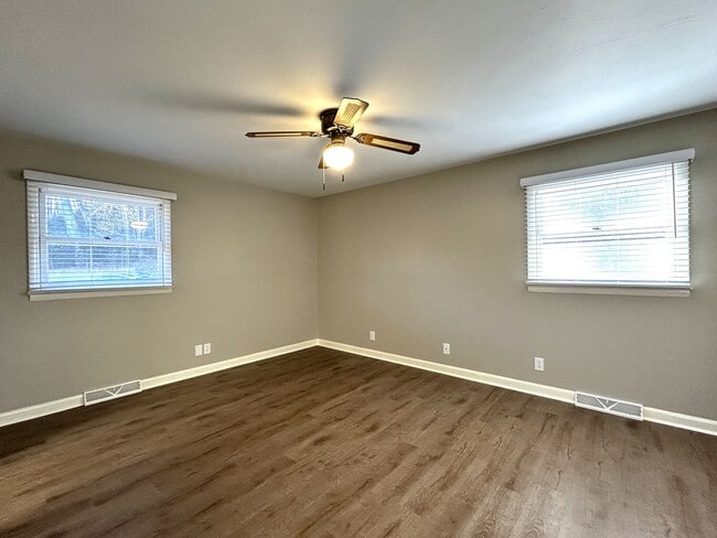 Building Photo - Spacious Brick Ranch Nestled Away — Close to Town!