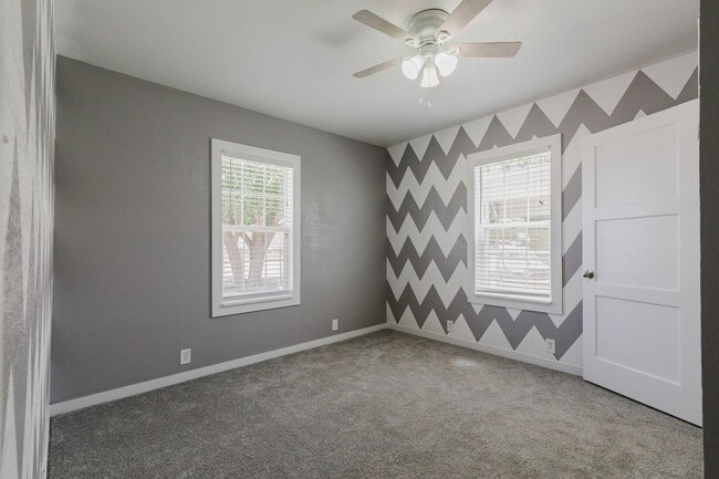 Building Photo - Adorable 2 bedroom 1 bath House