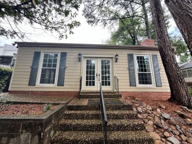Building Photo - 2805 Foxcroft Rd