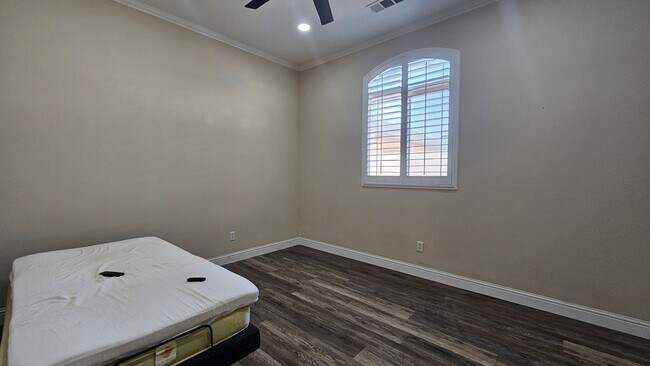 Building Photo - Luxurious Home in North Bakersfield 3 BD 3 BA