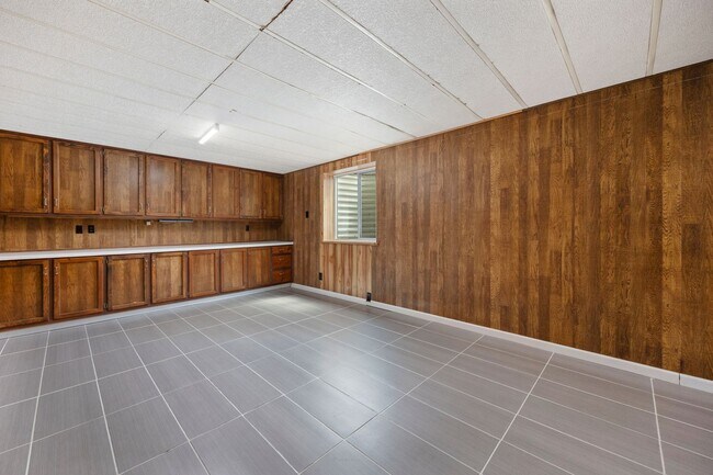 Building Photo - 3 bed, 2 bath