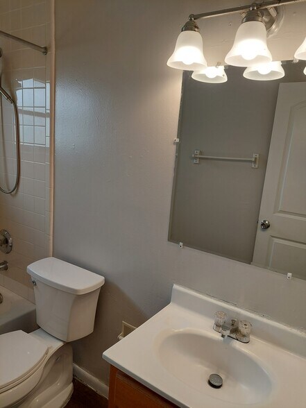 Building Photo - 4389 Edward Rd