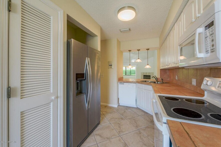 Kitchen - 172 La Pasada Cir S