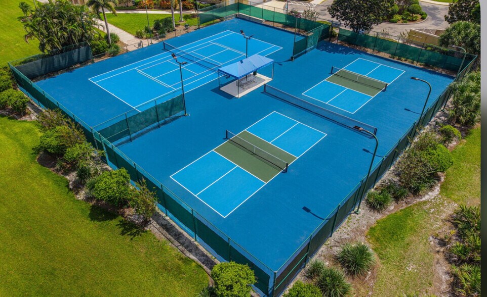 Brand new Picket Ball Courts & Tennis Court - 562 SW Saint Martins Cv