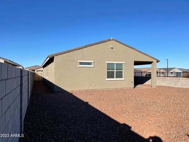 Building Photo - 17401 W Red Fox Rd