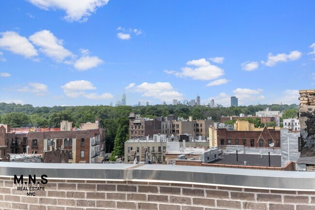 Building Photo - 39 E 21st St