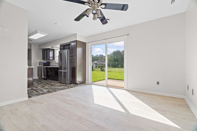 Building Photo - Charming 3BR with Fenced Yard