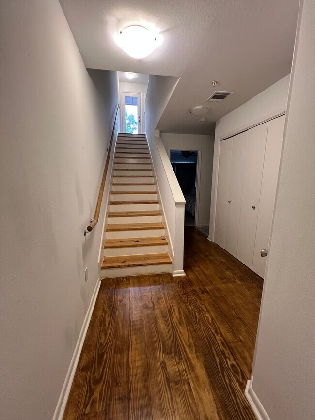 Building Photo - Spacious 3-Bedroom Home for Rent!