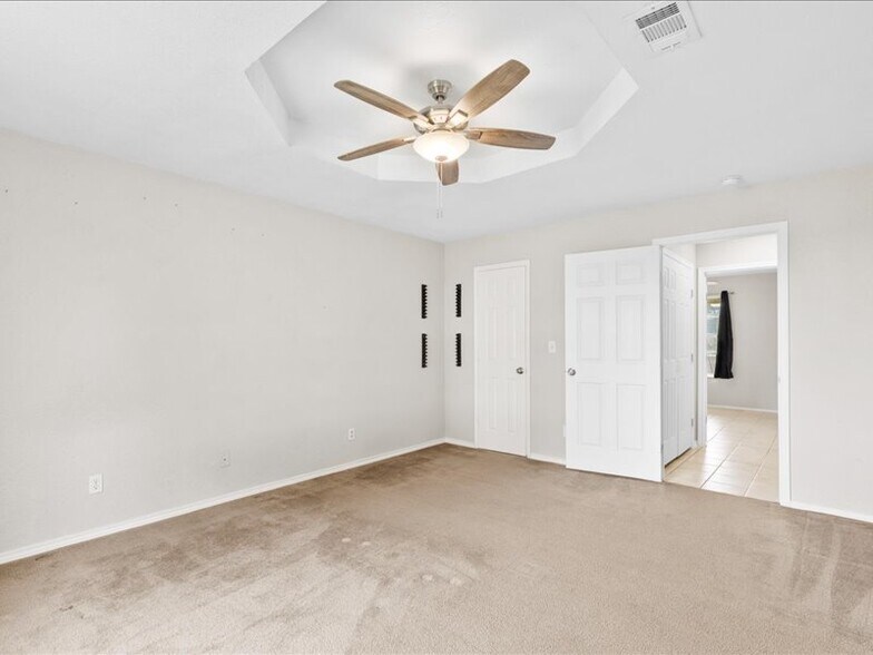 master looking to restroom - 9395 Green Springs Cir
