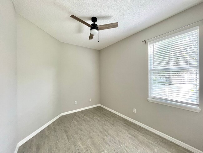 Building Photo - Gorgeous 3/2 Pool Home in Apopka's Parkside at Errol Estate!