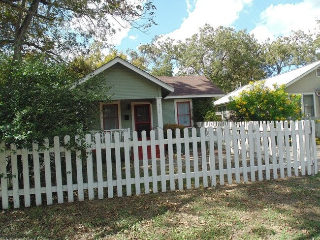 Building Photo - 2/2 House - Hyde Park