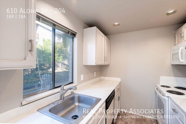 Building Photo - 610 Aloha St