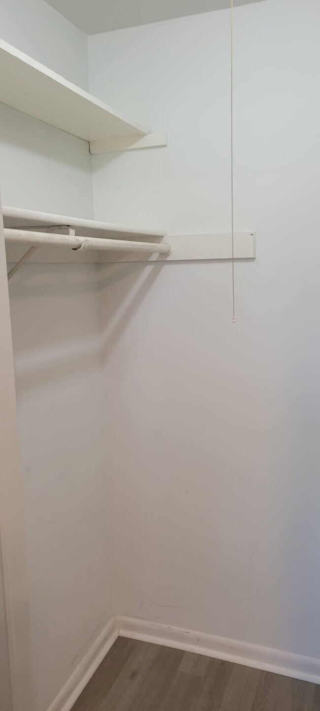 Building Photo - 1811 Ravens Crest Dr