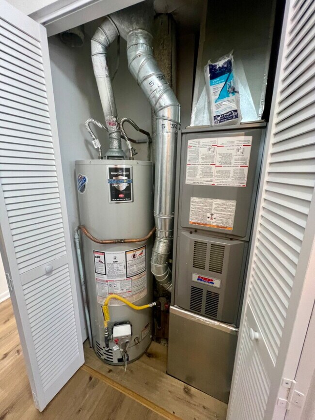 Building Photo - Affordable Two Bedroom Available with Short Term Lease Now Ready!